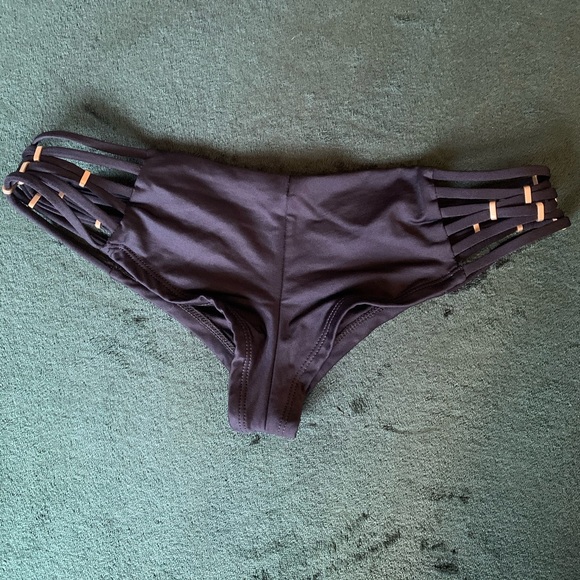 Vitamin A cheeky bikini bottom (NWOT) - Picture 2 of 3
